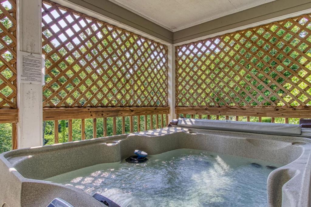 River Song, Near River, Hot Tub, Foosball, Wifi 1089 Free Tickets Each Paid Day, Dollywood And More セバービル エクステリア 写真